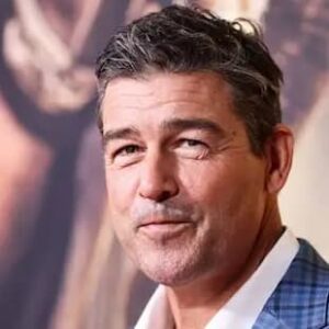 Kyle Chandler Wiki, Height, Age, Parents, Siblings, Wife, Net Worth, Career, Lanterns
